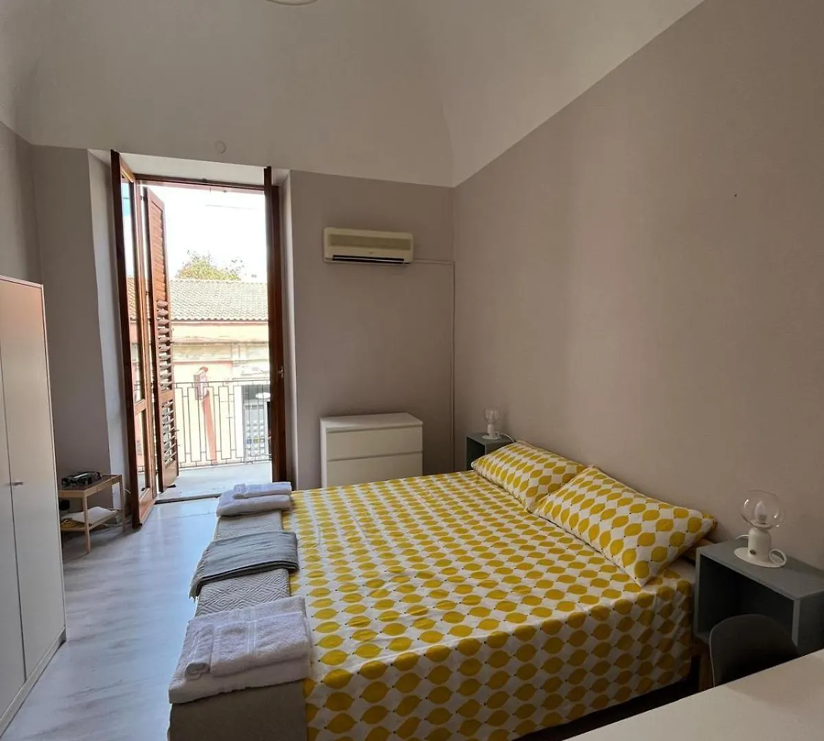 La Sicula Atene City Central House 200 Mt From Metro Giuffrida Catania Bed & Breakfast